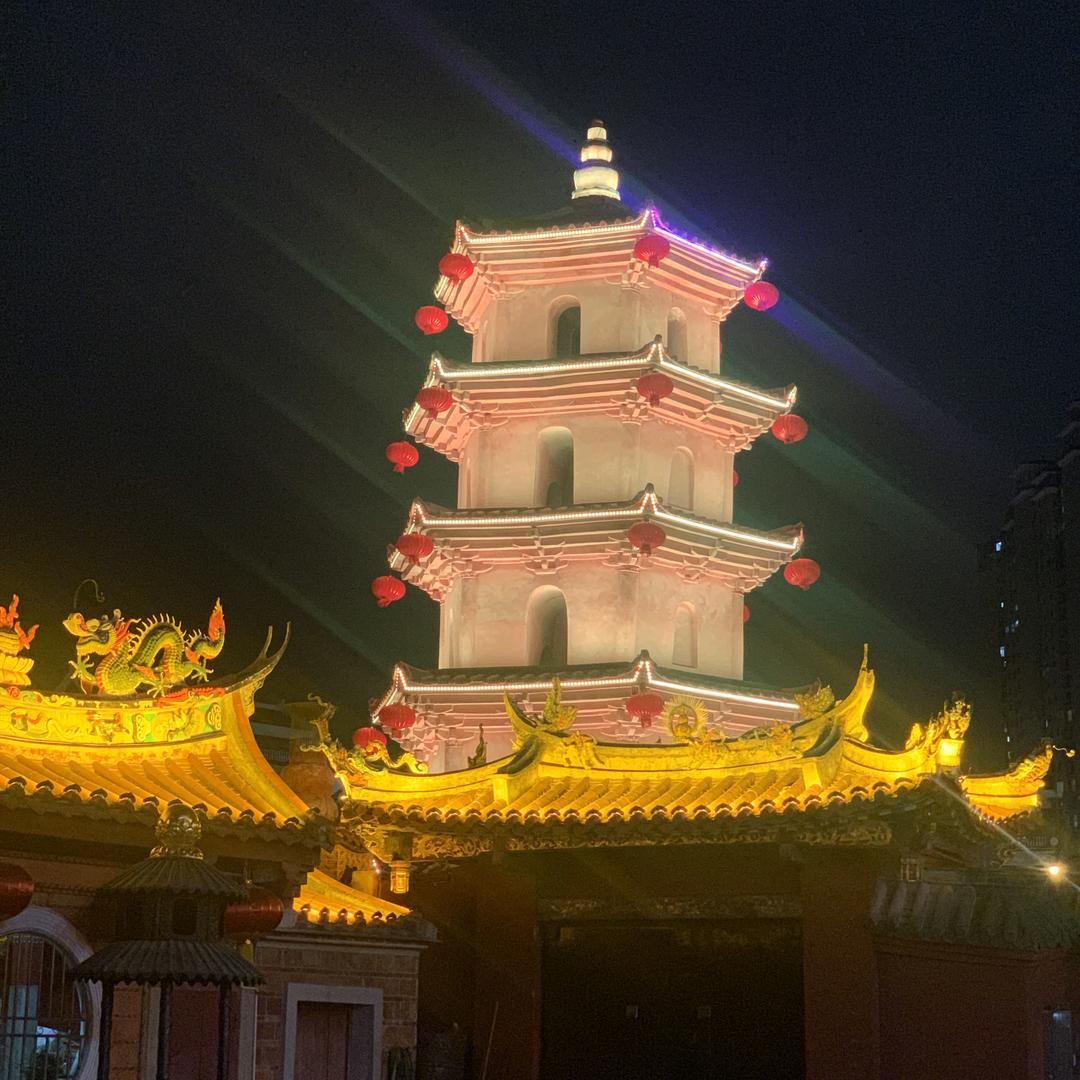 承包各种机械设备专业清理，打磨，喷漆。