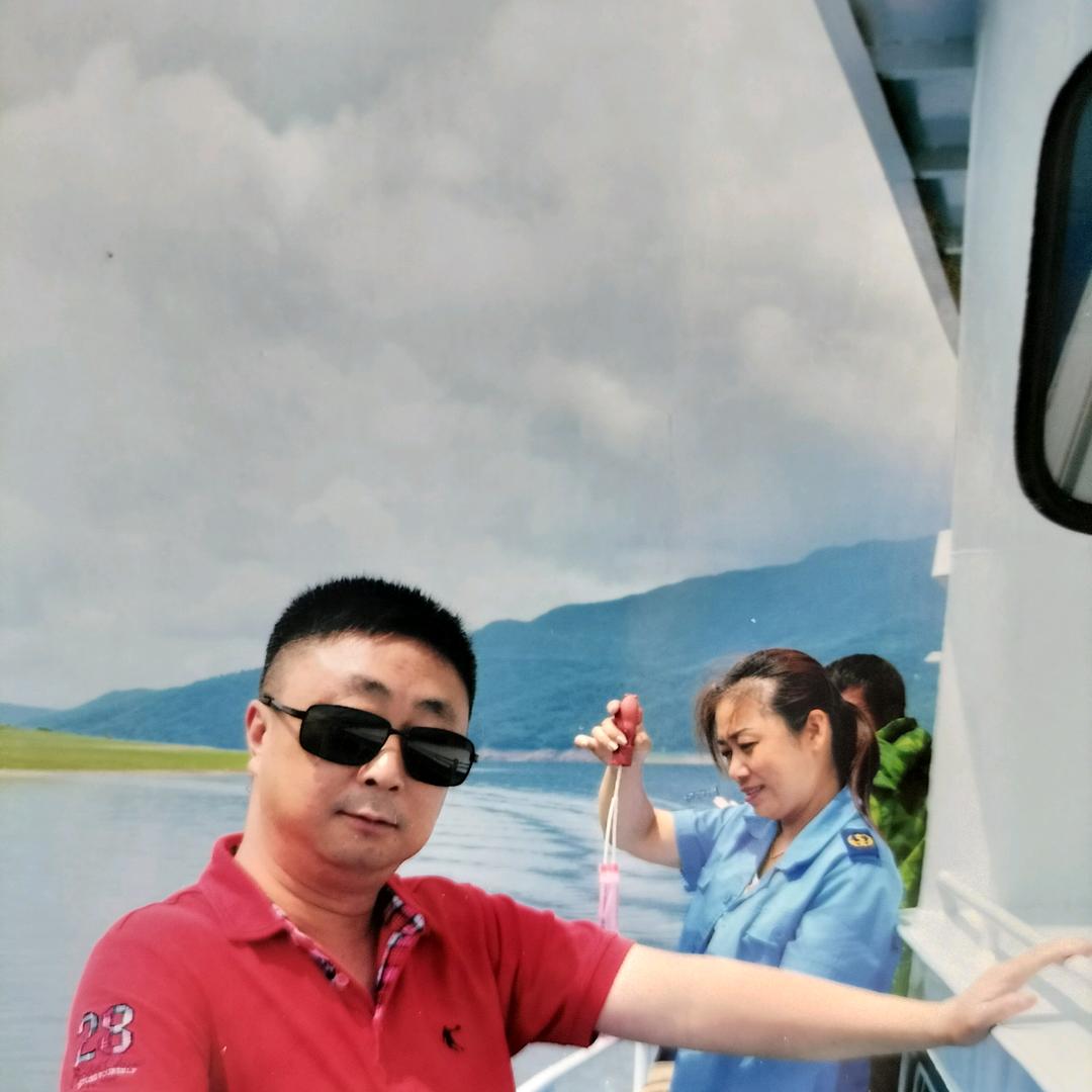 燕子，李三