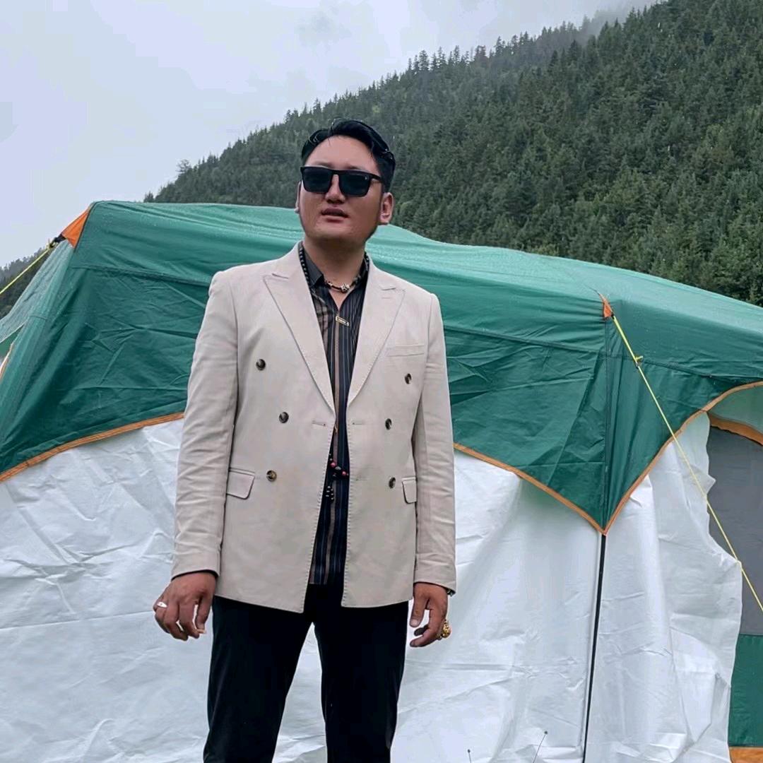 康巴汉子。