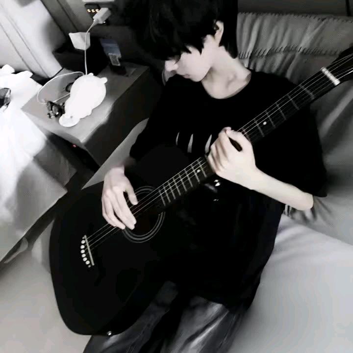 小余━━━━(童话故事留了一千滴泪)