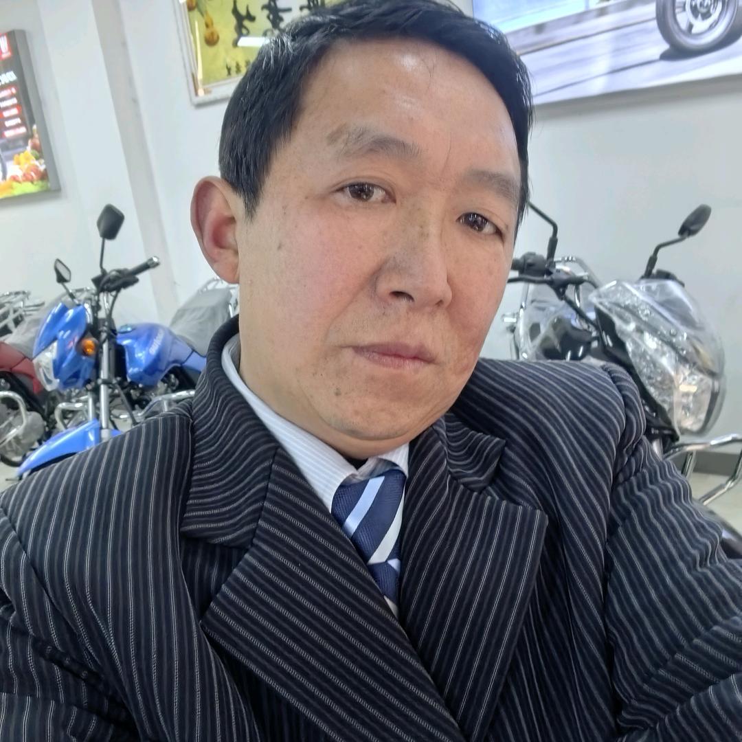 何德书 ，摩托车车行
