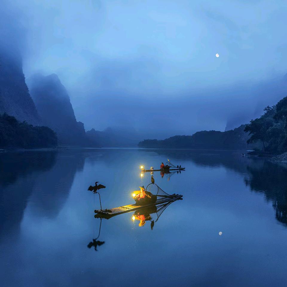 人闲桂花落，夜静春山空。