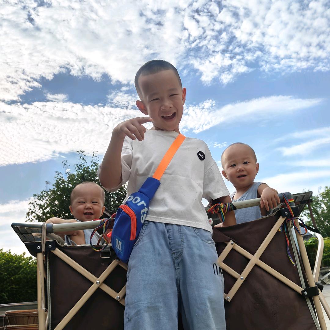 家🈶三个儿🤗