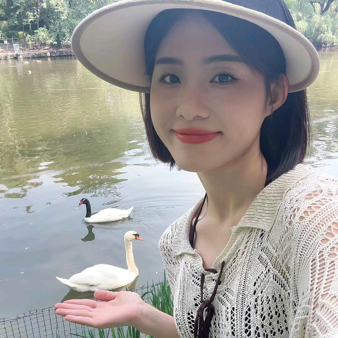 苏苏爱钓鱼
