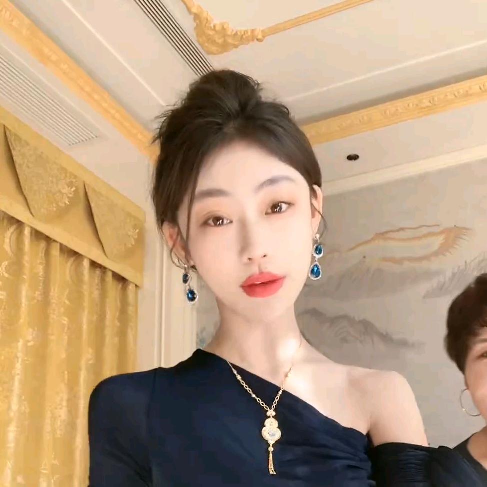 梁昕变美笔记