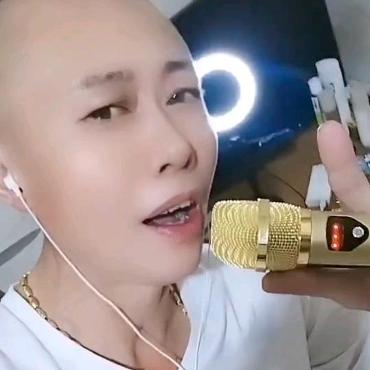 毛毛哥，每天直播八点半，上