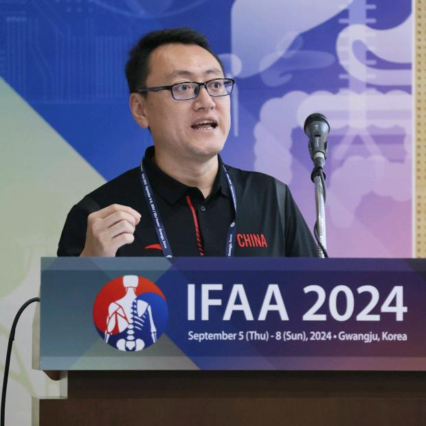 博士增肌讲糖橱窗