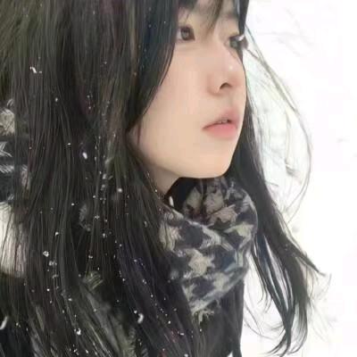 白色裙摆.