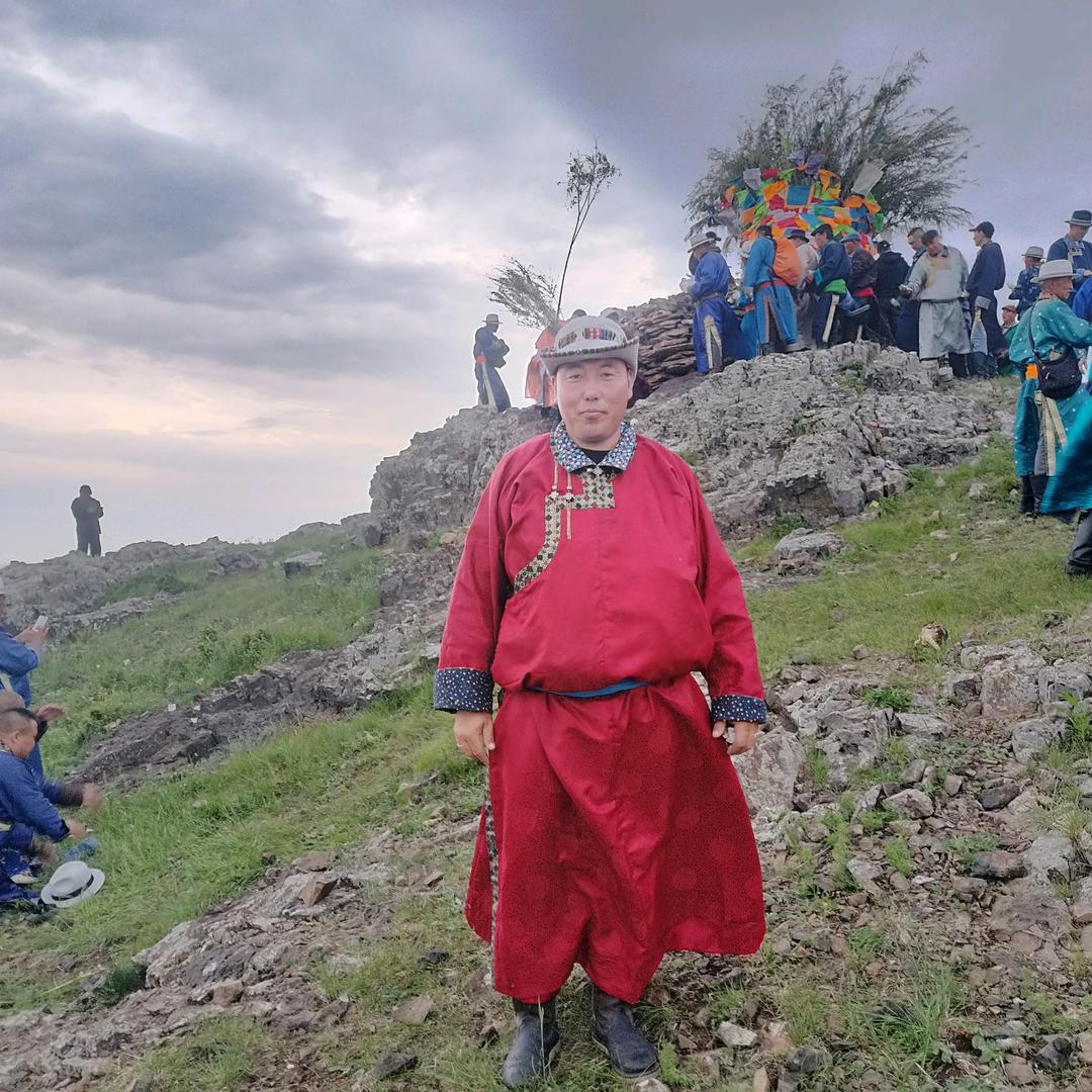 ᠨᠠᠰᠣᠡᠳᠡᠯᠭᠡᠷ🏔🧗🏽‍♂️