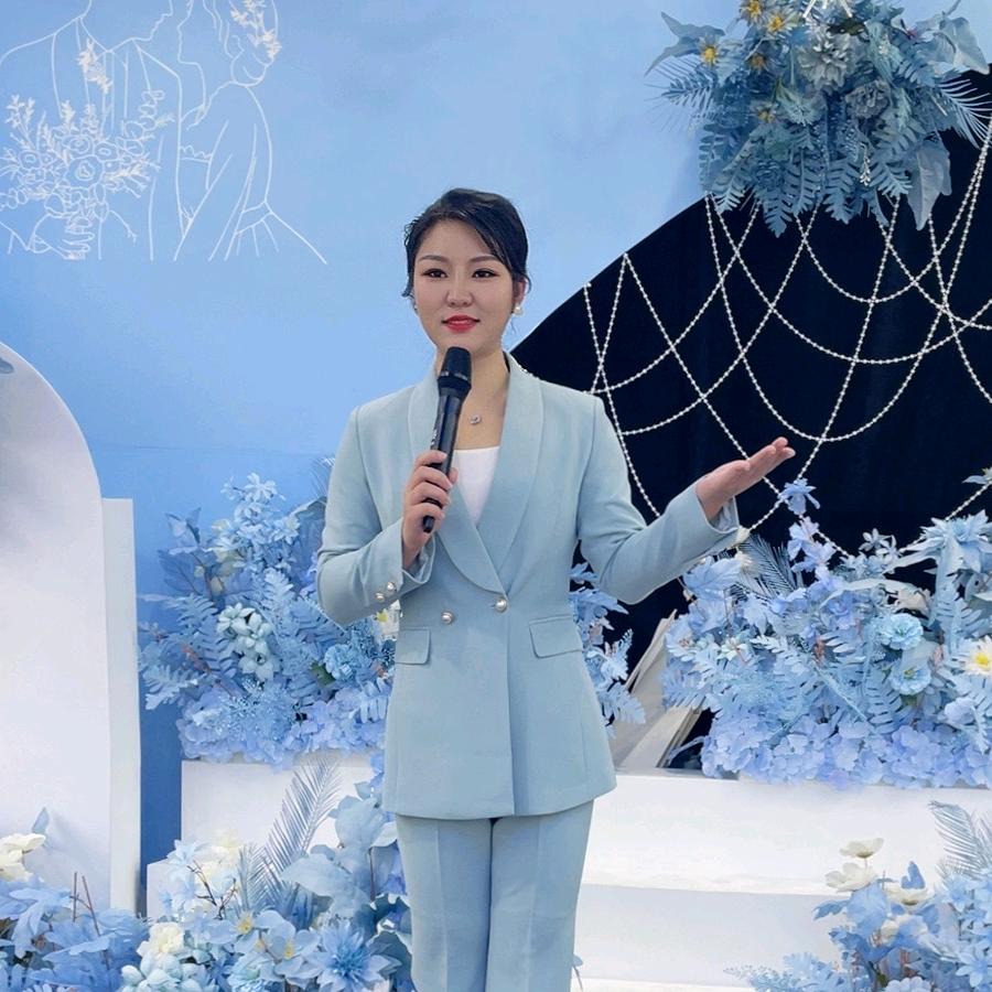 主持人  向温暖