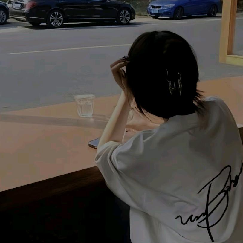 穿着校服去接吻
