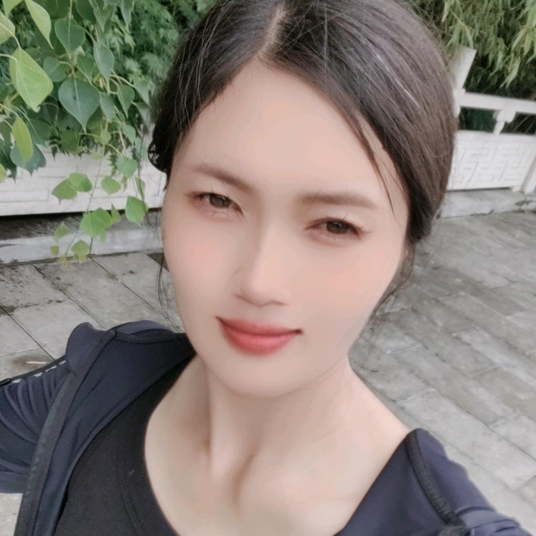 洗挖掘机的三姐
