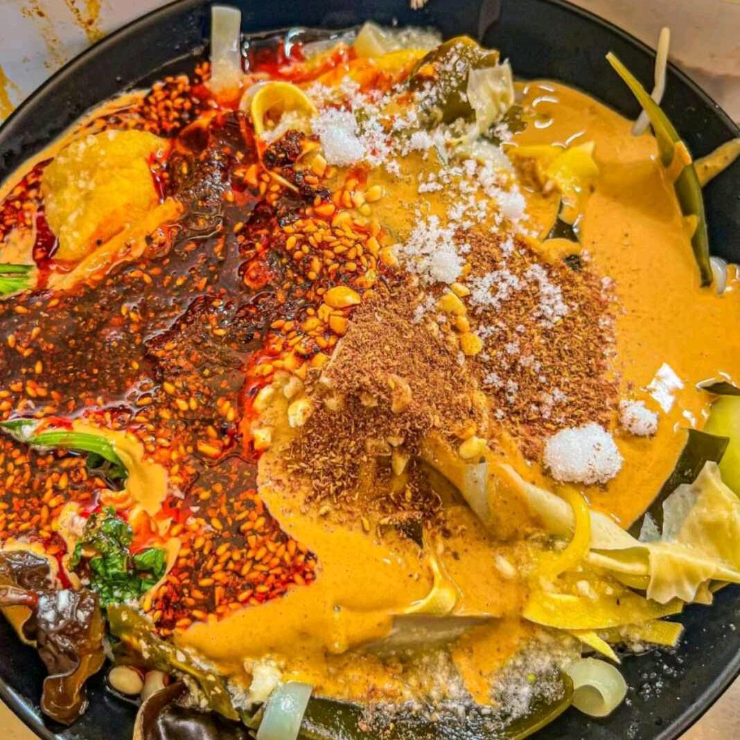 西何东北黏糊麻辣烫呀