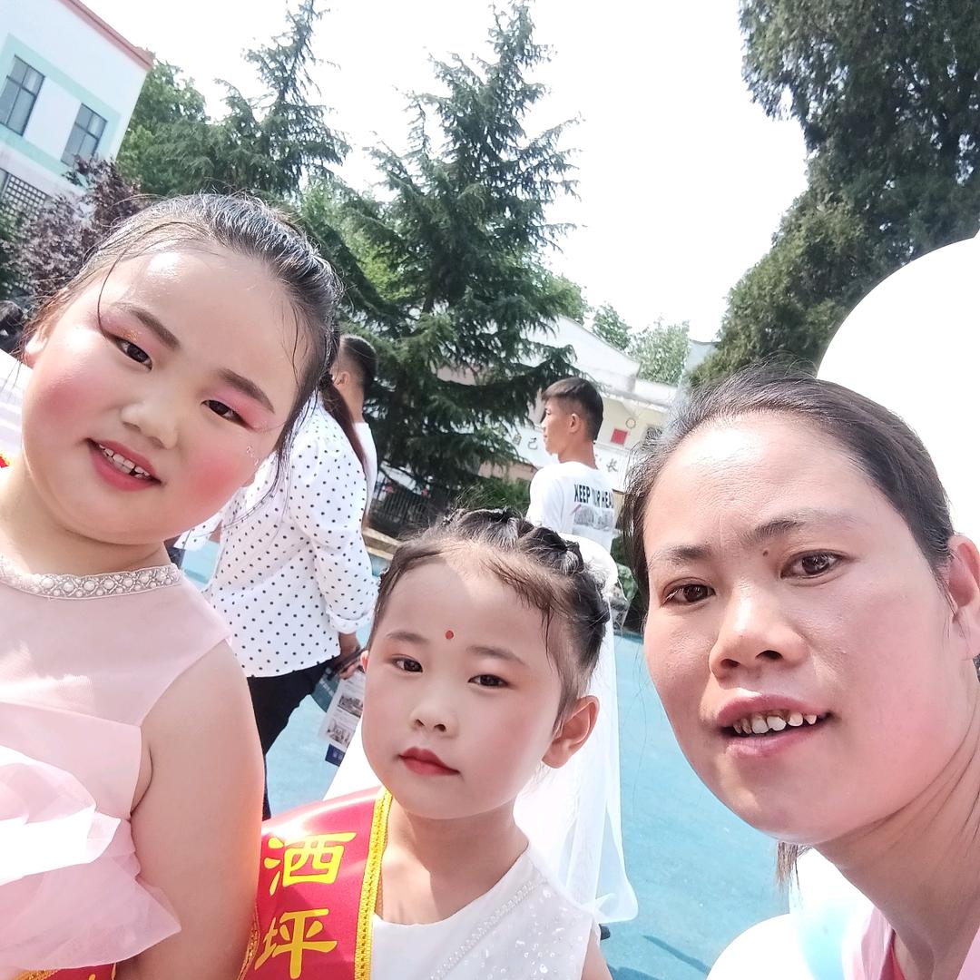 农村妹开心快乐每一天