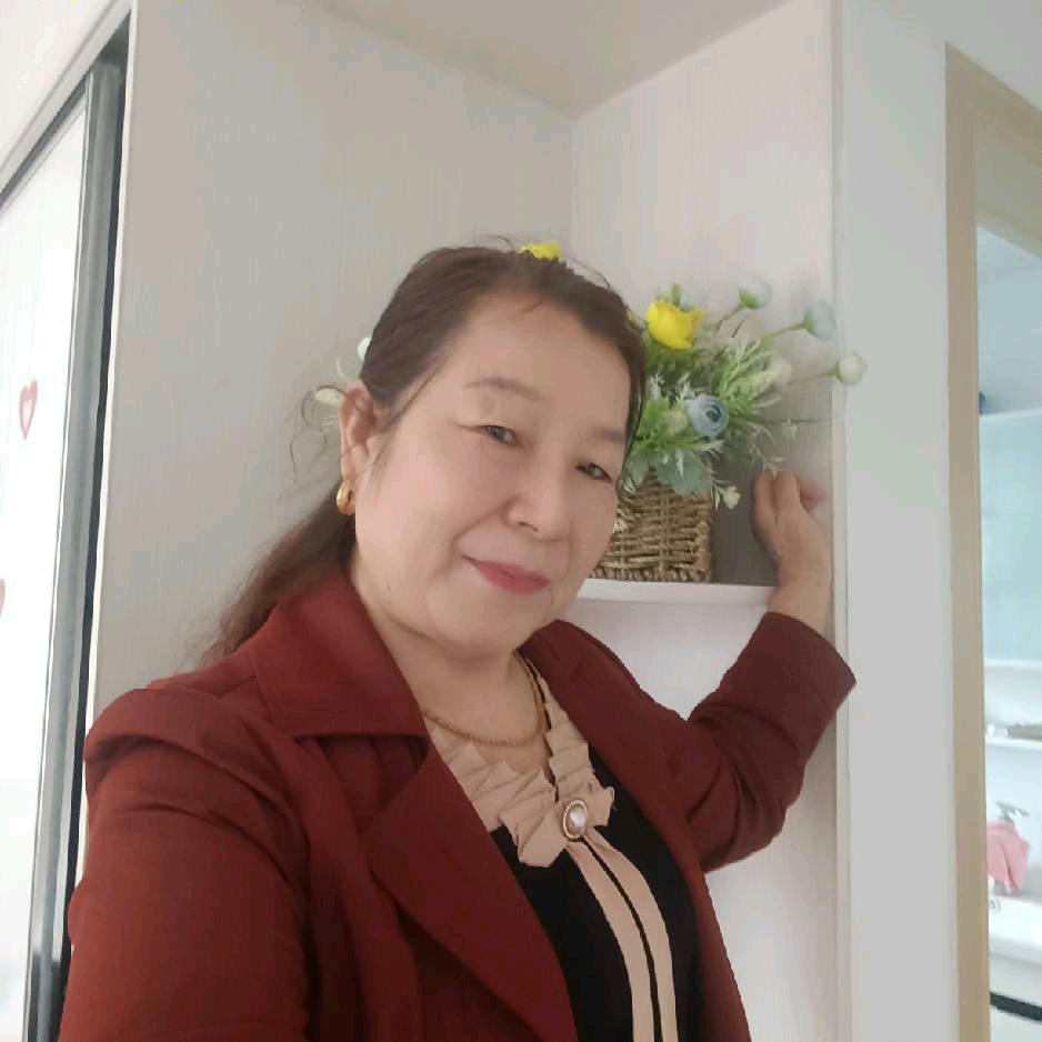 陈丽.