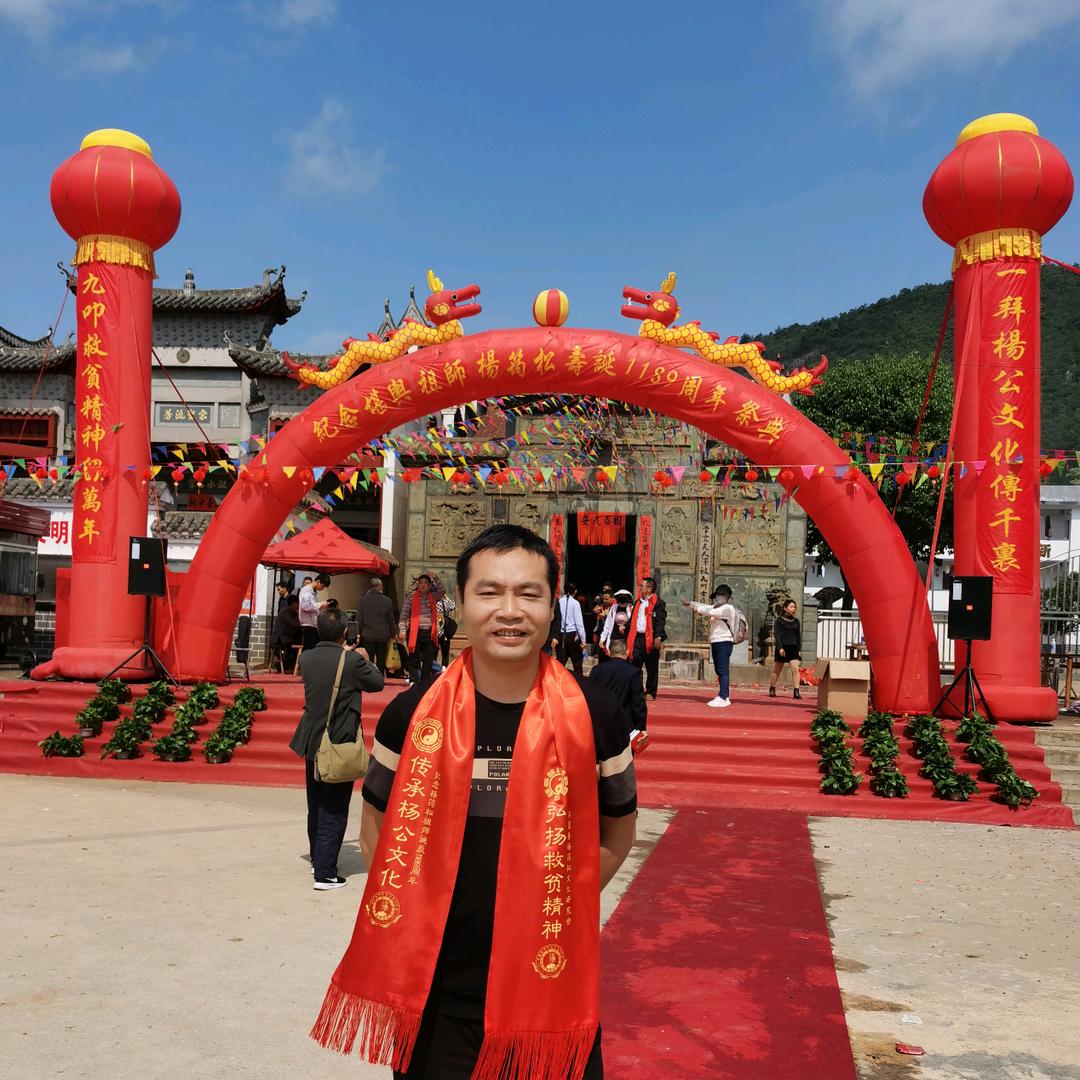三僚弟子袁逢国