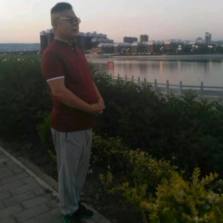 鹿原二哥《专业翻新旧大铁门》