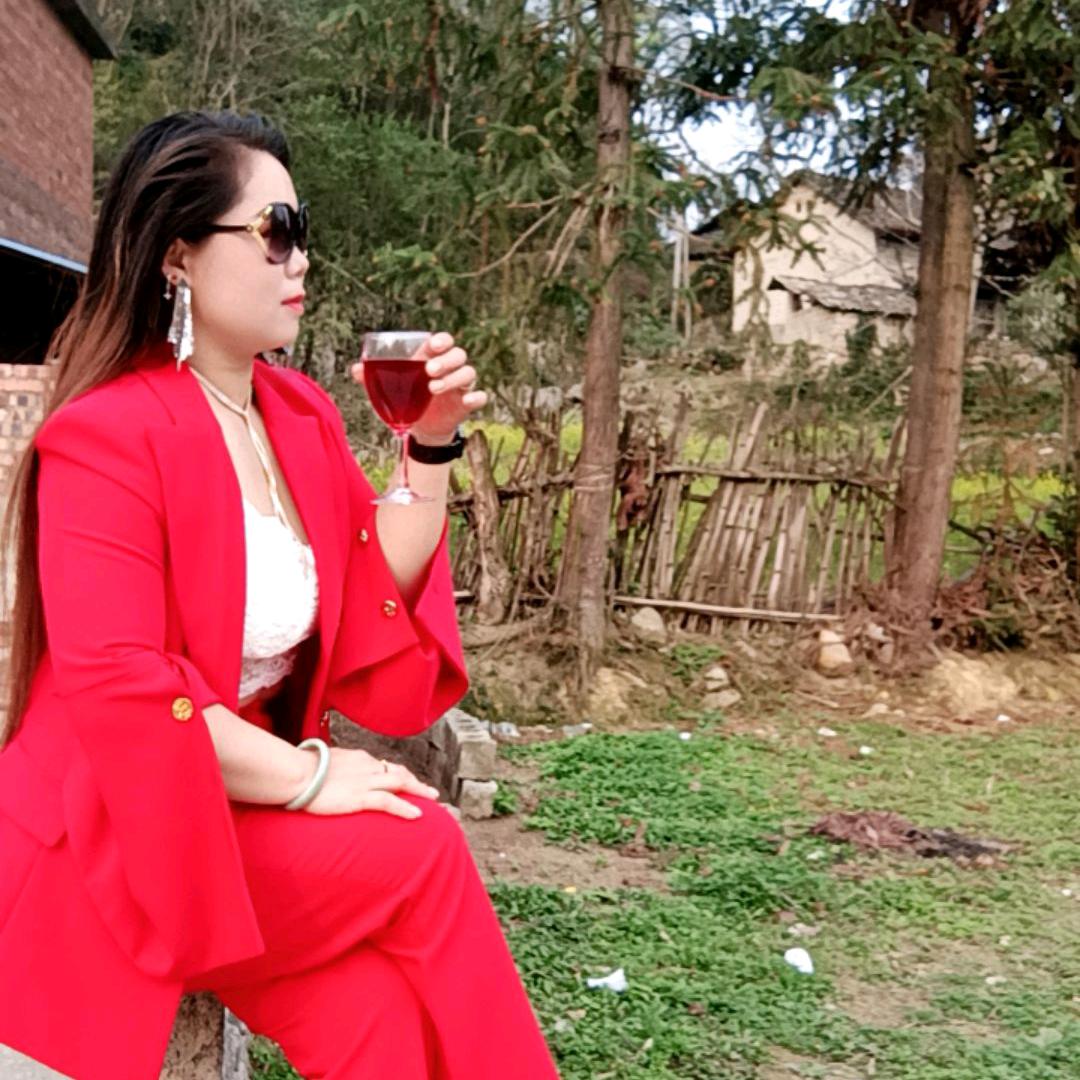 伍秀布依酿高粱酒