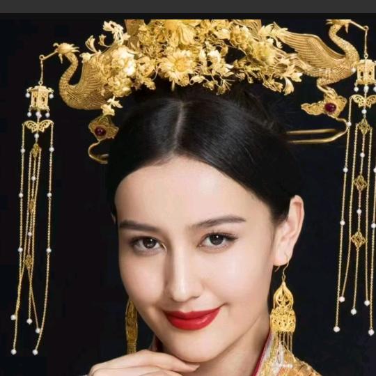 卖珠宝的小姐姐