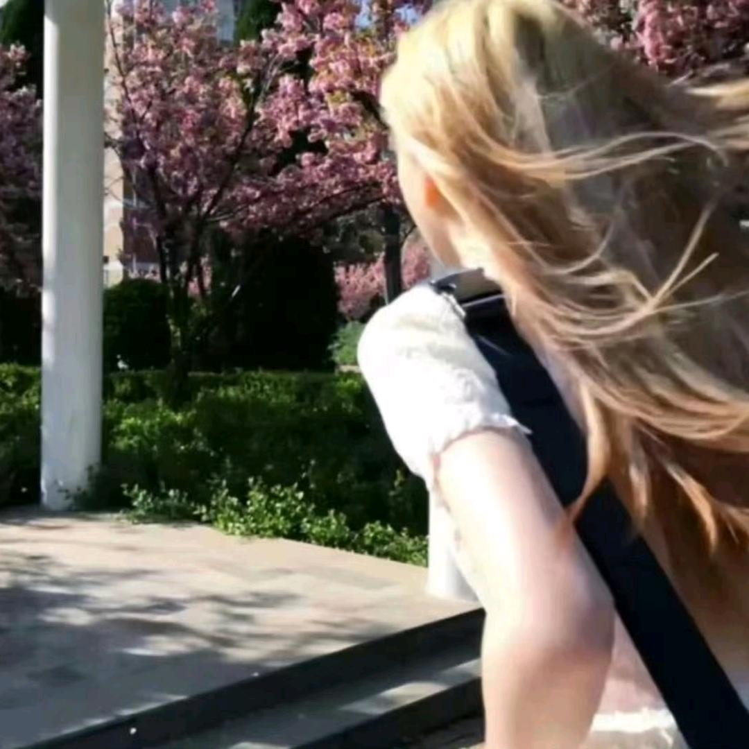 赞赞兔兔肉松小贝