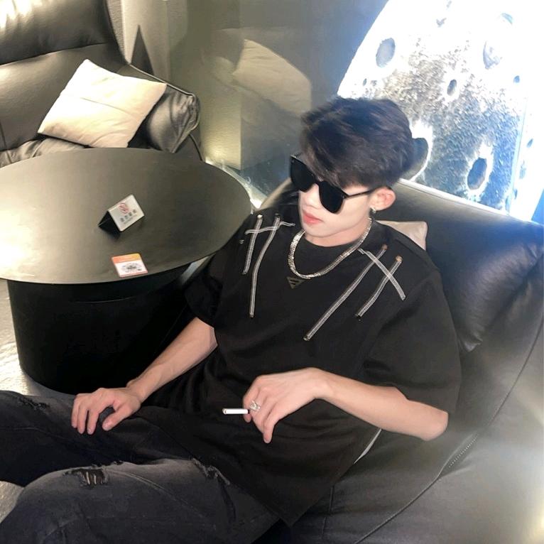 萋萋超困得(男模大少爷)