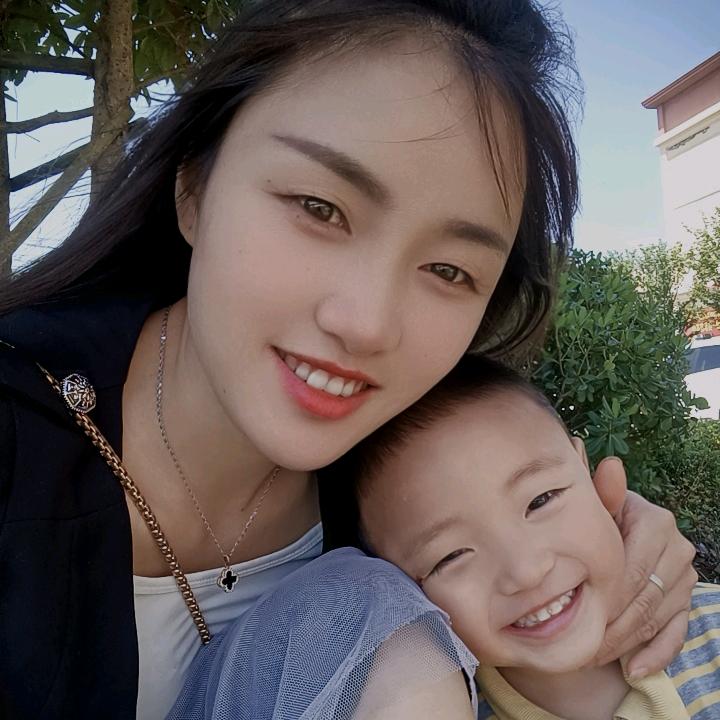 黄平福运三文鱼刺身小姐姐