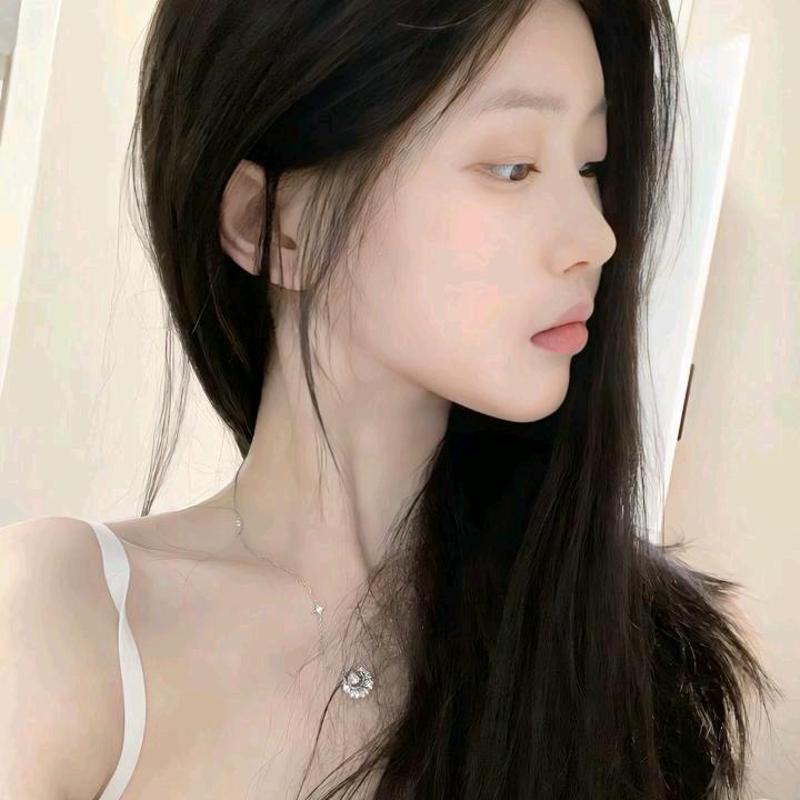 許鸢.
