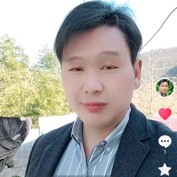小哥哥下午一点开播。