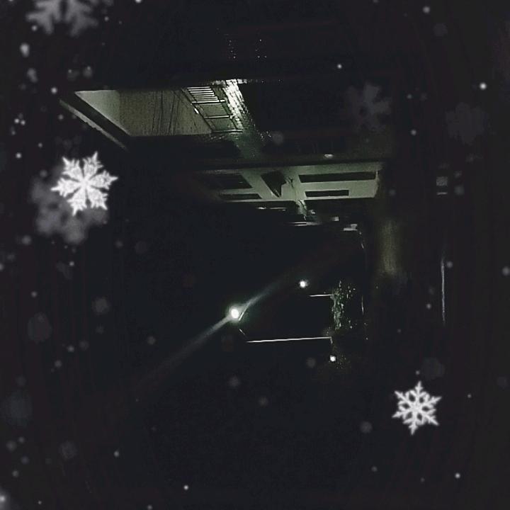眸然回首