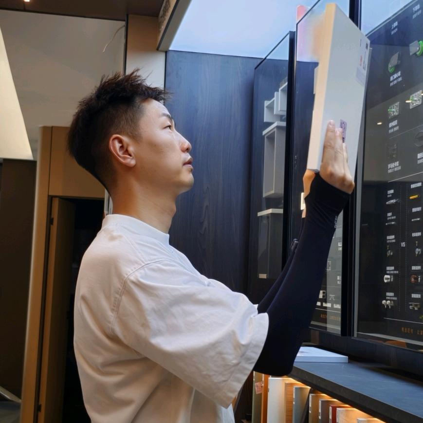 设计师阿肖·洪湖装修