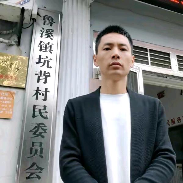 90后村支书小柯