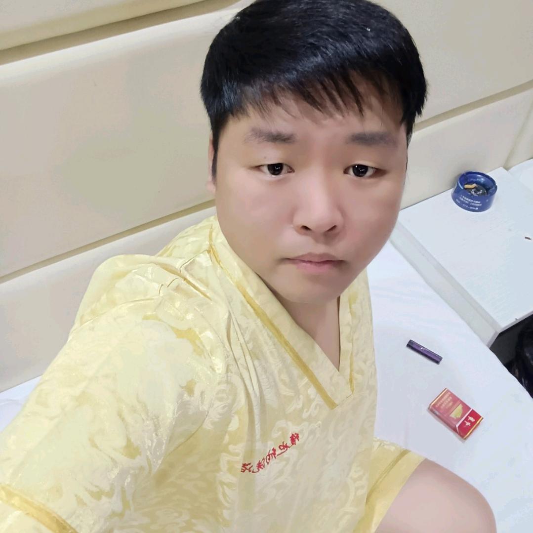 夜幕下的光芒
