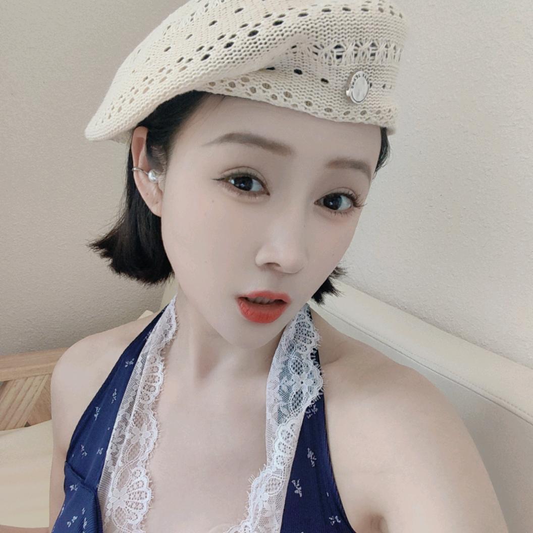 飞得很高的燕燕燕