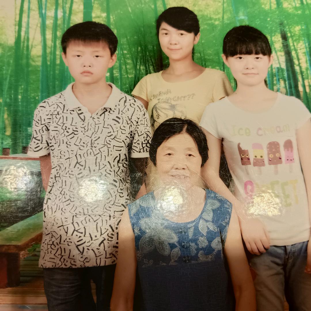 v一一。二乀氵…