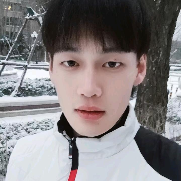 大壮，游泳教练