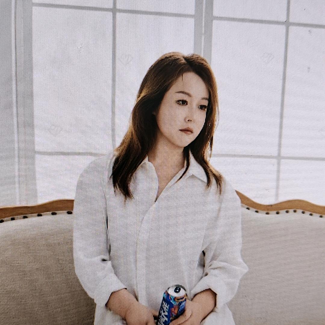 终生不嫁潇洒余生(红红)