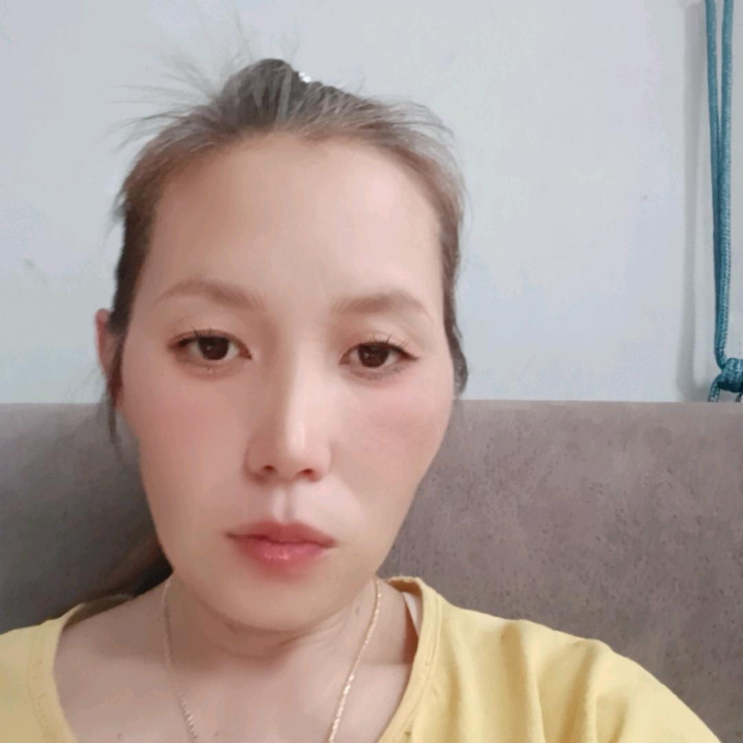 菊菊爱听歌