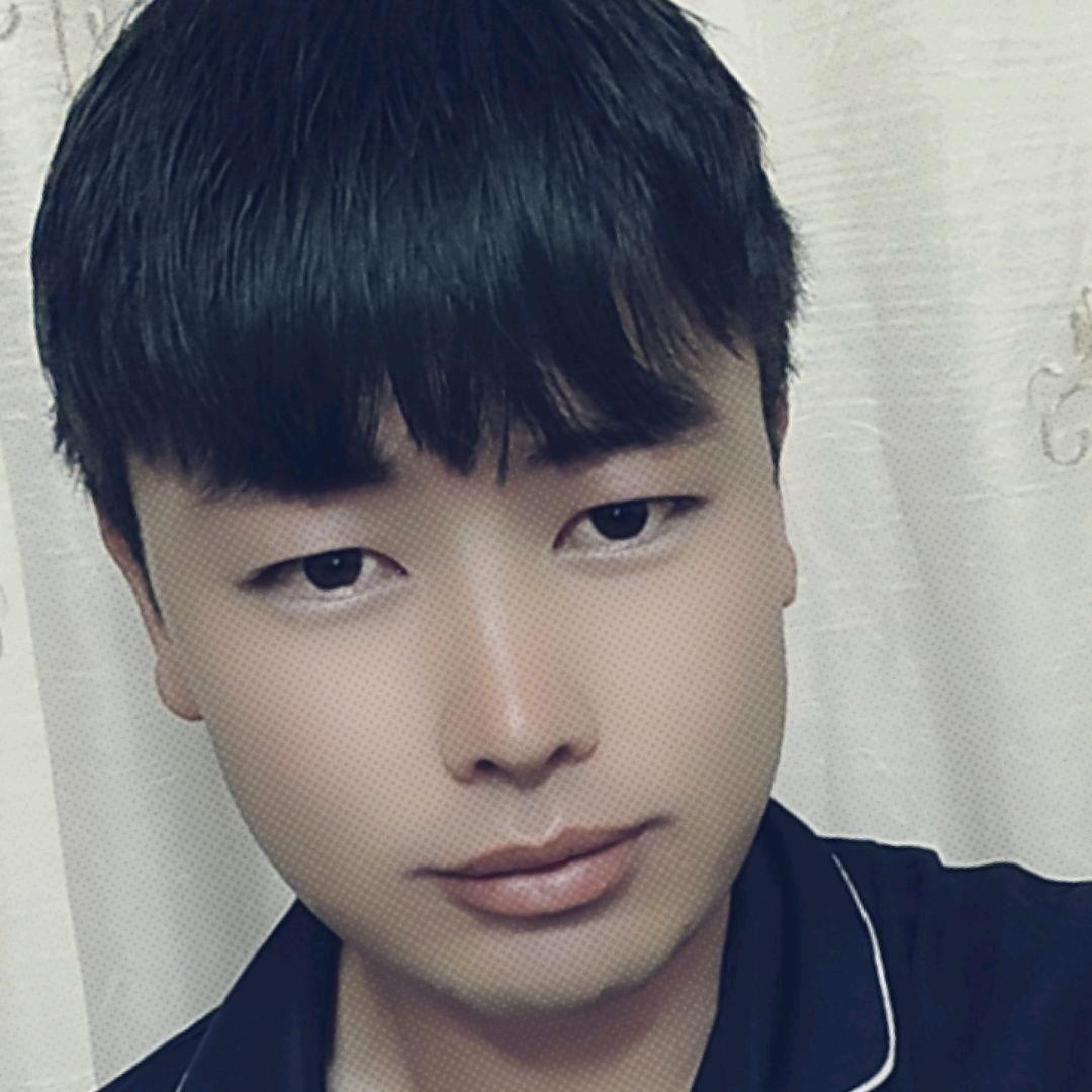 A开心的男生B