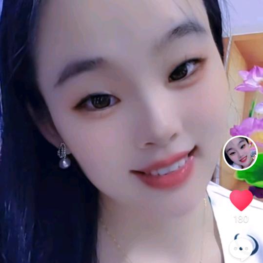 果果单亲妈有个女儿。