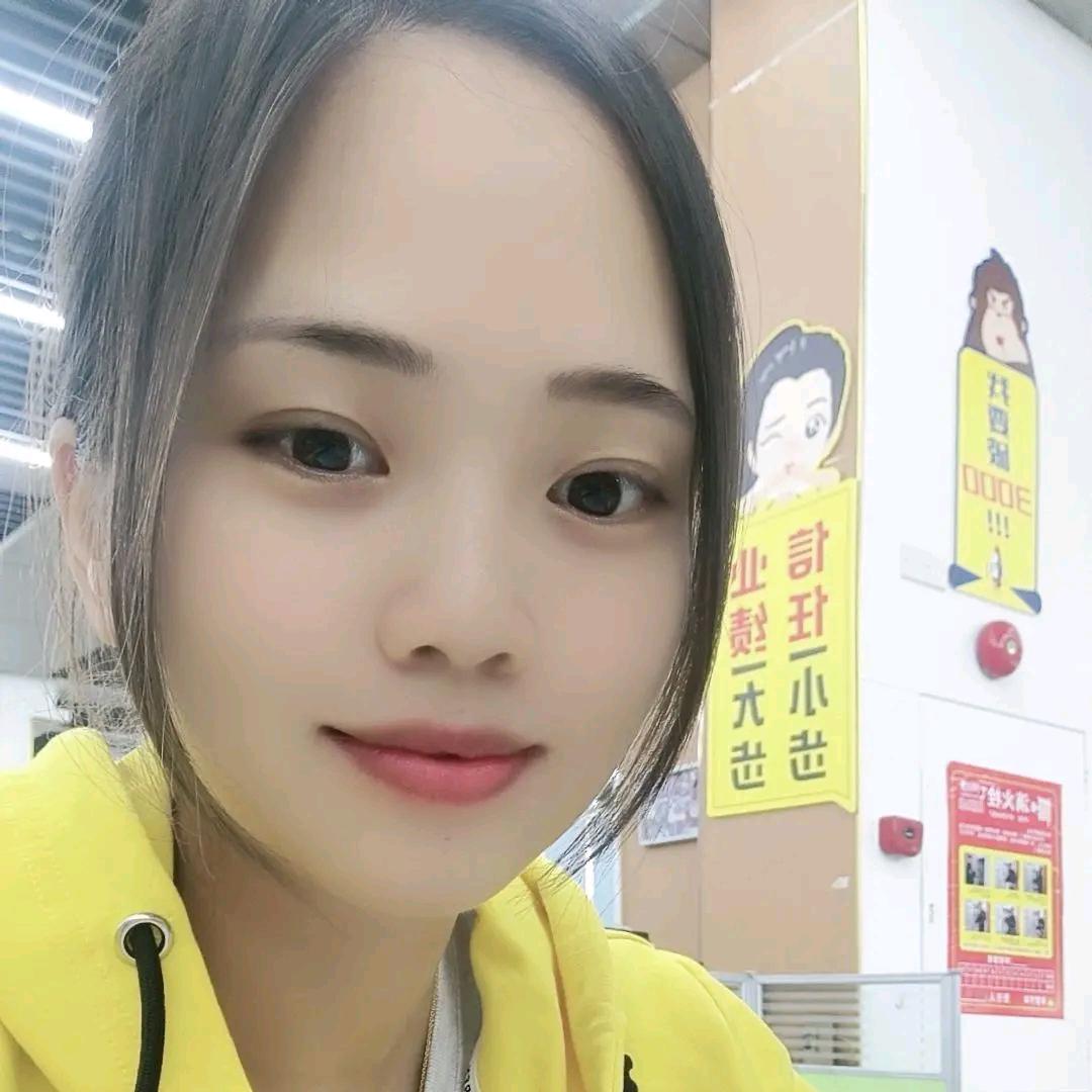周薪薪 芳姐
