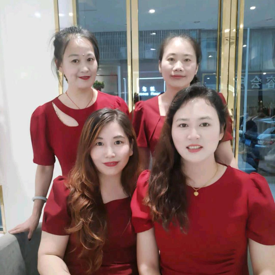 小胡姐:岳西名菲女装