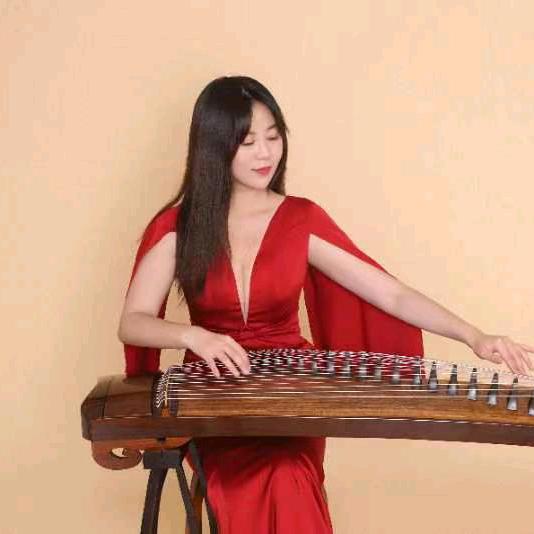 在沈阳教古筝的轩轩老师