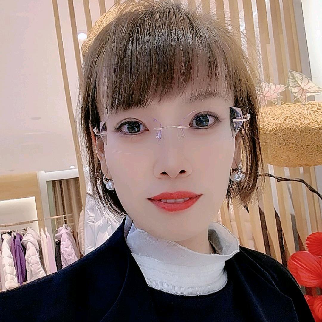 威海卡丹女装姜姜