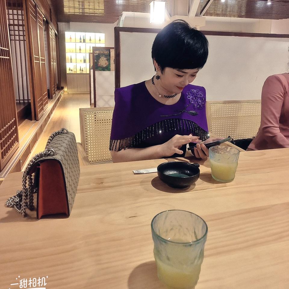 婷曼逸塑身内衣  何秋容