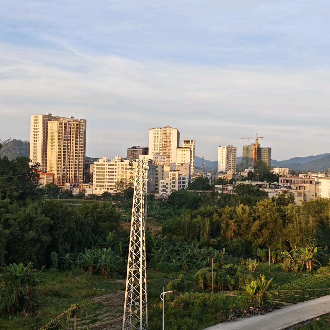 广东皮革制品工厂一一山水之间