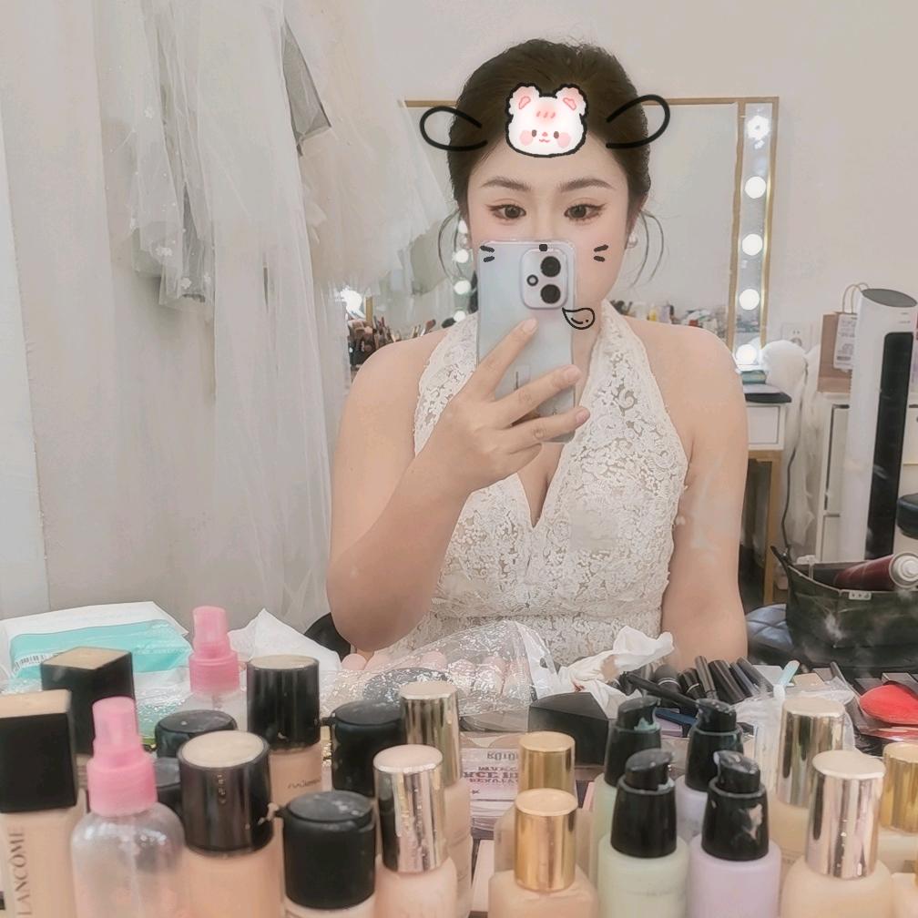 化妆美甲美睫纹绣师