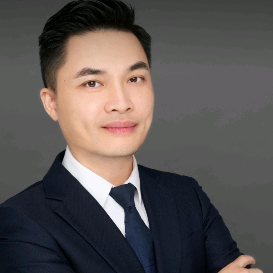 我是在广州从事音乐教育的“吕良伟”