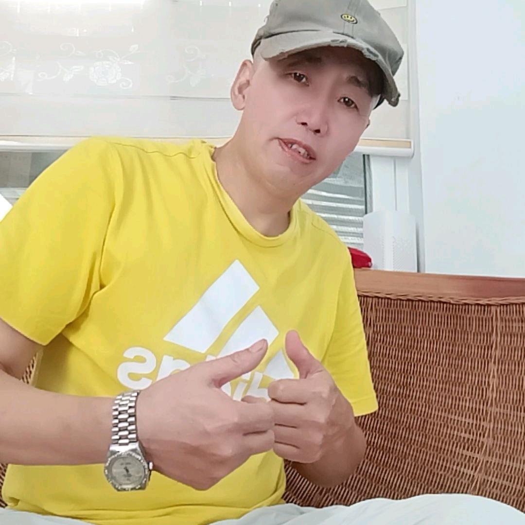 男人像狼一样充满血性