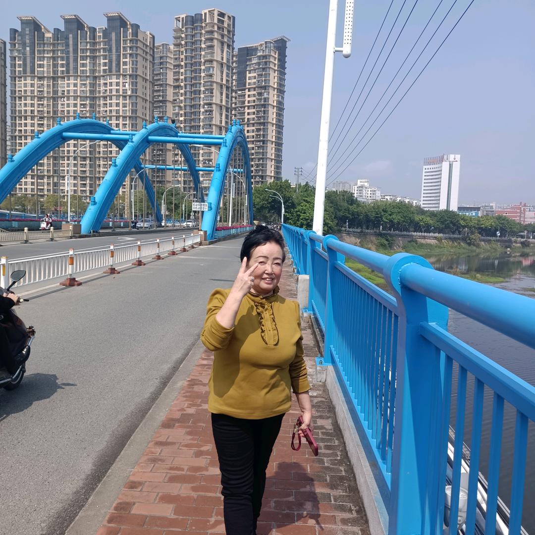 高晓月。花鼓队，方哥。三棒鼓，小号