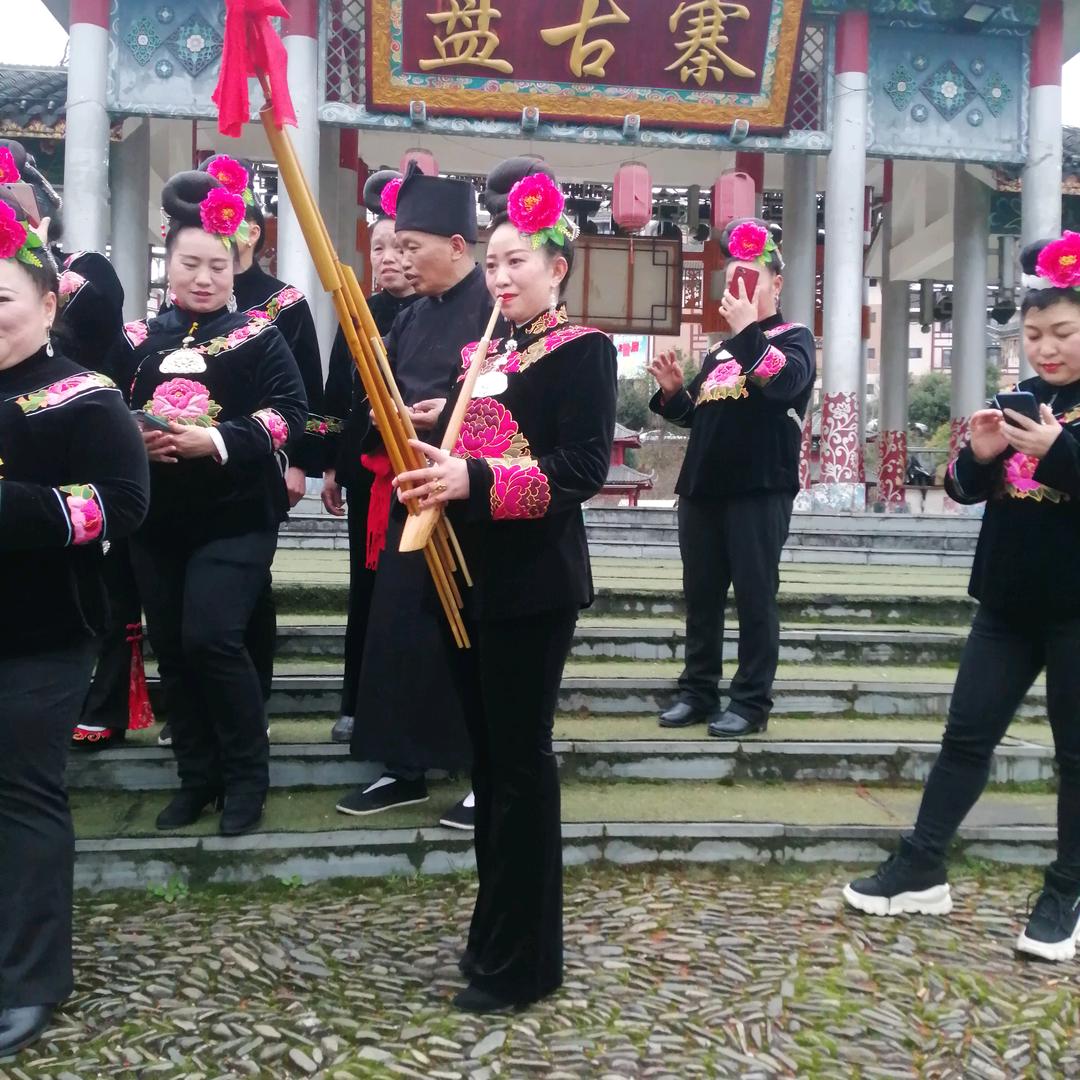 只为你更衣